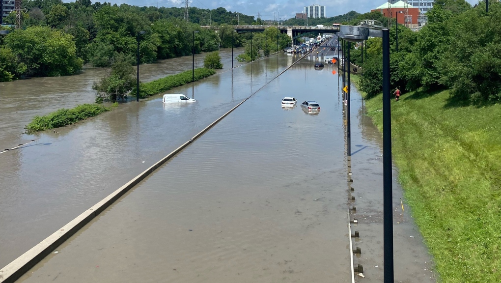 Power outage Toronto: Hundreds of thousands in the dark after flooding [Video]