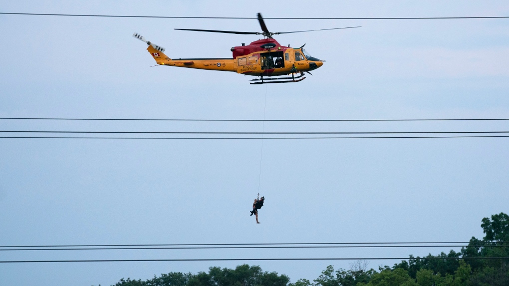 Man airlifted to safety after being stranded on ‘island’ in Etobicoke Creek [Video]