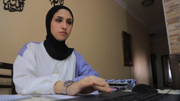 Amid rubble and airstrikes, university students in Gaza resume classes online [Video]