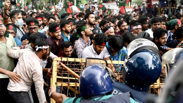 Bangladeshi community fears for family back home amid violent protests [Video]