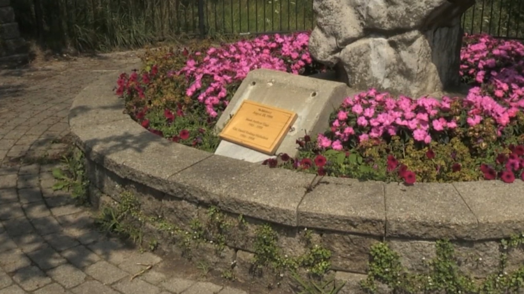 ‘This is really what the community is like’: Anonymous donor replaces missing memorial plaque [Video]