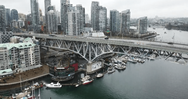 Vancouver council votes to delay decision on Granville Bridge suicide barriers – BC [Video]