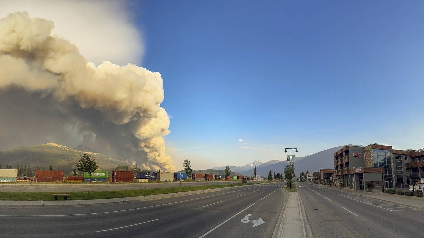 Fast-moving wildfire in the Canadian Rockies ravages the town of Jasper  Boston 25 News [Video]