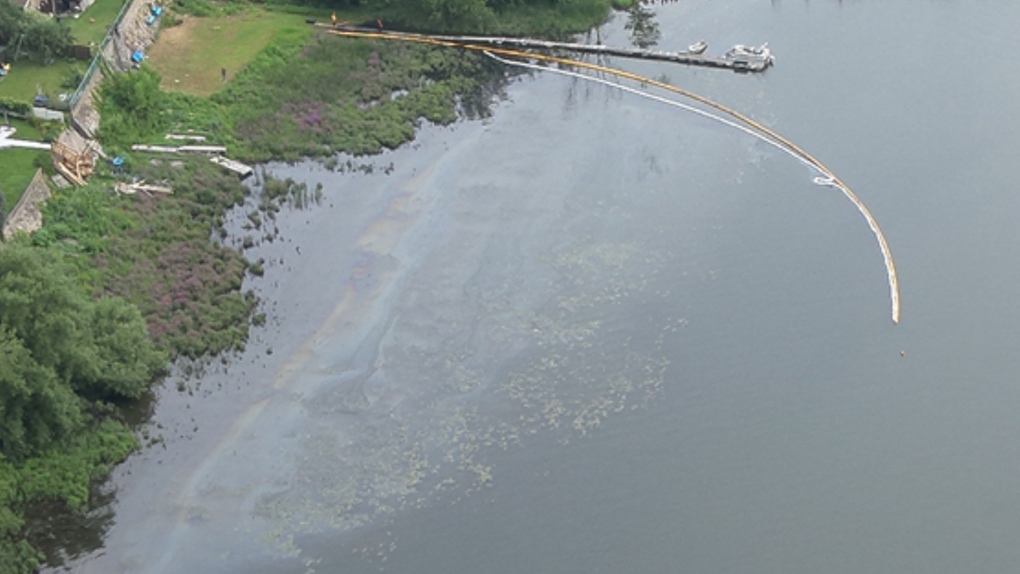 New oil spill in Pointe-aux-Trembles marina came from storm sewer: Coast Guard [Video]