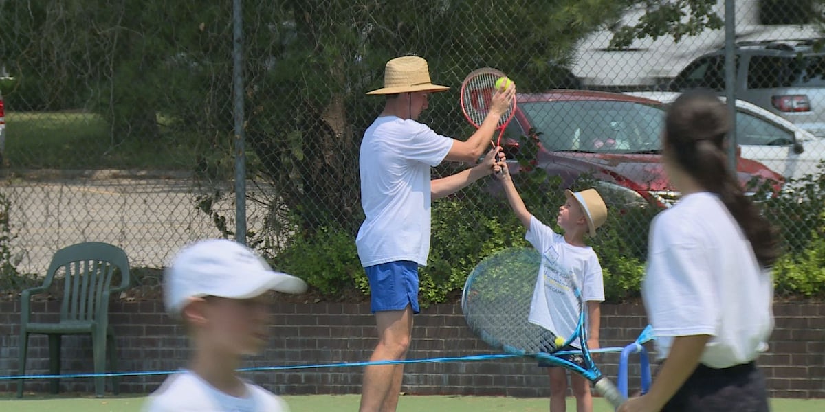 Sharing ties to Ukraine, Lincoln students learn the ropes of tennis [Video]