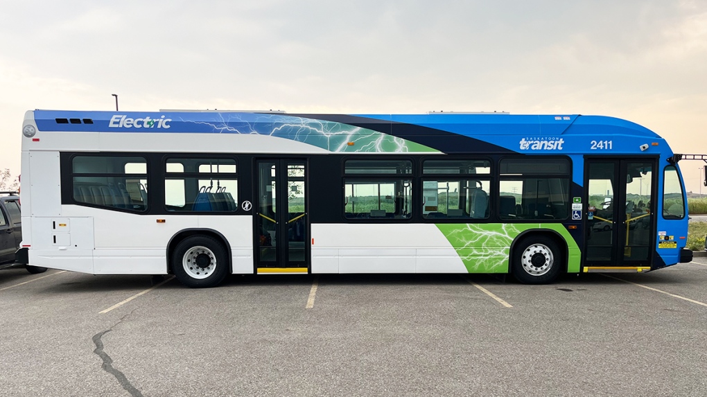 Saskatoon gets two first electric buses [Video]