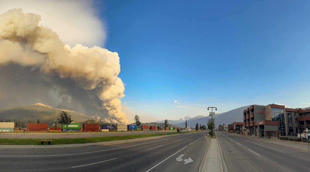 Massive Canadian wildfire leaves town “burned to the ground” [Video]