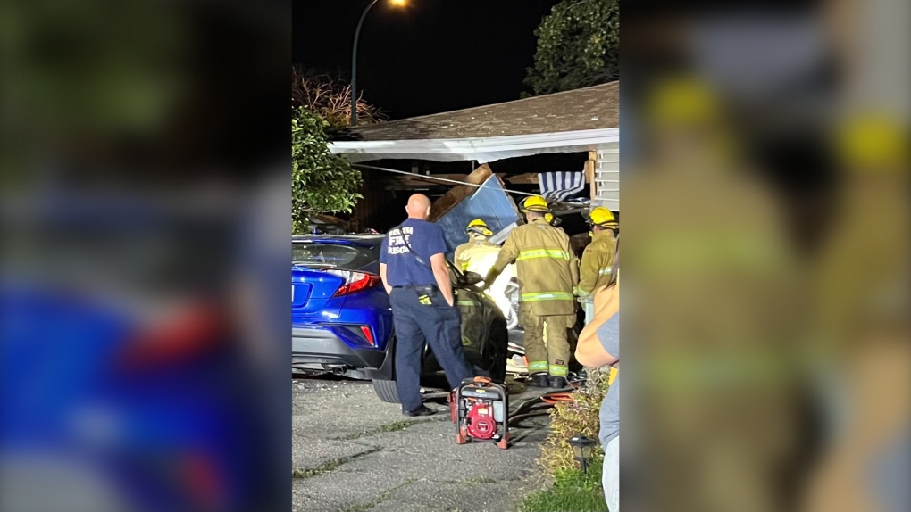 Minor injuries reported after vehicle hits multiple homes, vehicles in south Regina [Video]