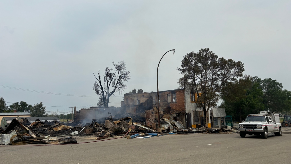 Fire claims historic hotel and caf in Radville, Sask. [Video]