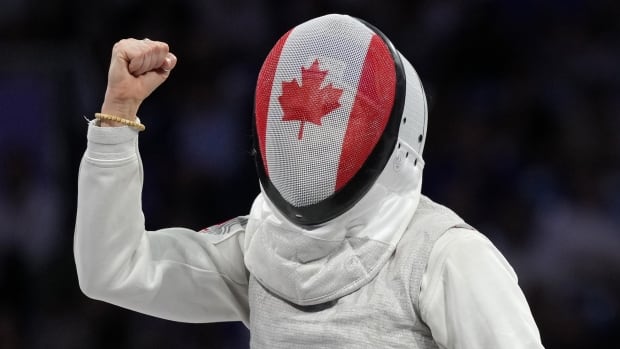 ‘Tenacity and will’ guided Eleanor Harvey’s lifelong journey to milestone fencing medal [Video]