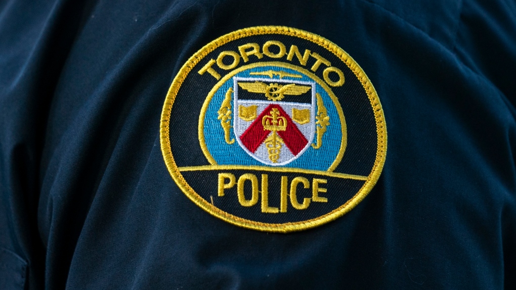 Toronto police say suspects carjacked victim, rammed police cruiser [Video]