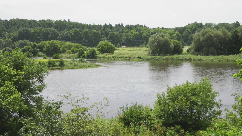 Two kayakers rescued from the Grand River [Video]