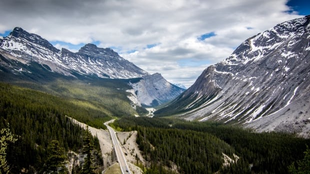 Alberta’s Icefields Parkway, Highway 16 to partially re-open following wildfire closure [Video]