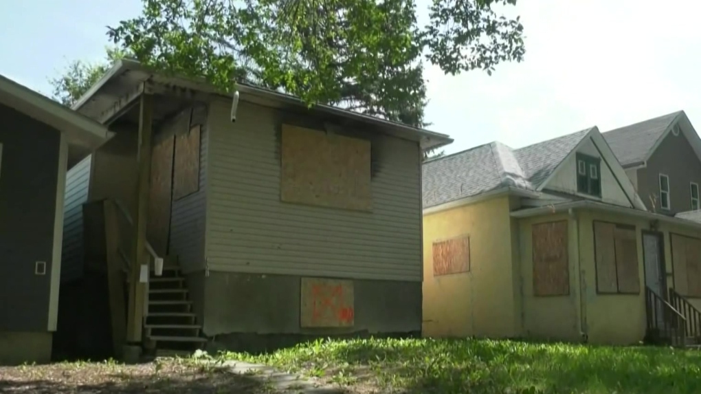 Boarded up homes in Regina will be demolished by city if not restored by owners [Video]