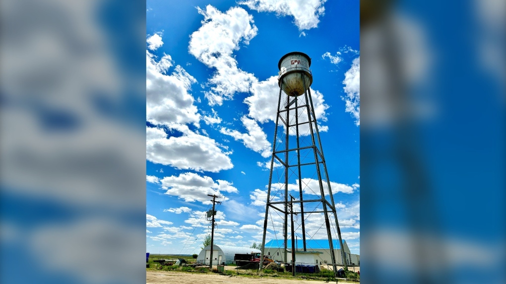 Sask. town prepares to say goodbye to nearly century old water tower [Video]