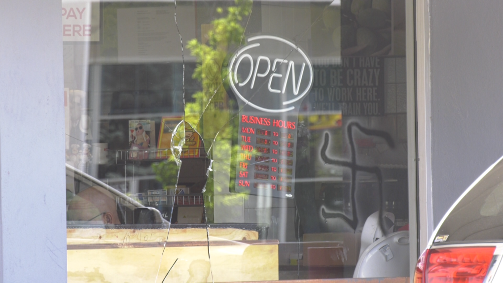 Ottawa pizzeria vandalized overnight prompts community members to help [Video]