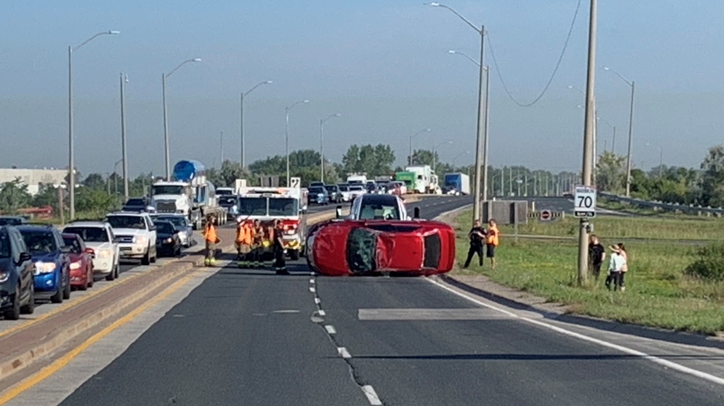 Rollover crash on Lauzon Parkway near E.C. Row Expressway [Video]