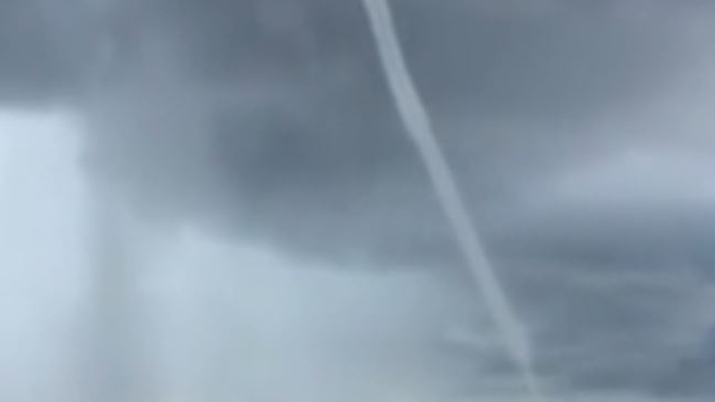 3 waterspouts spotted over St. Lawrence River, Lake Ontario on Aug. 10 [Video]