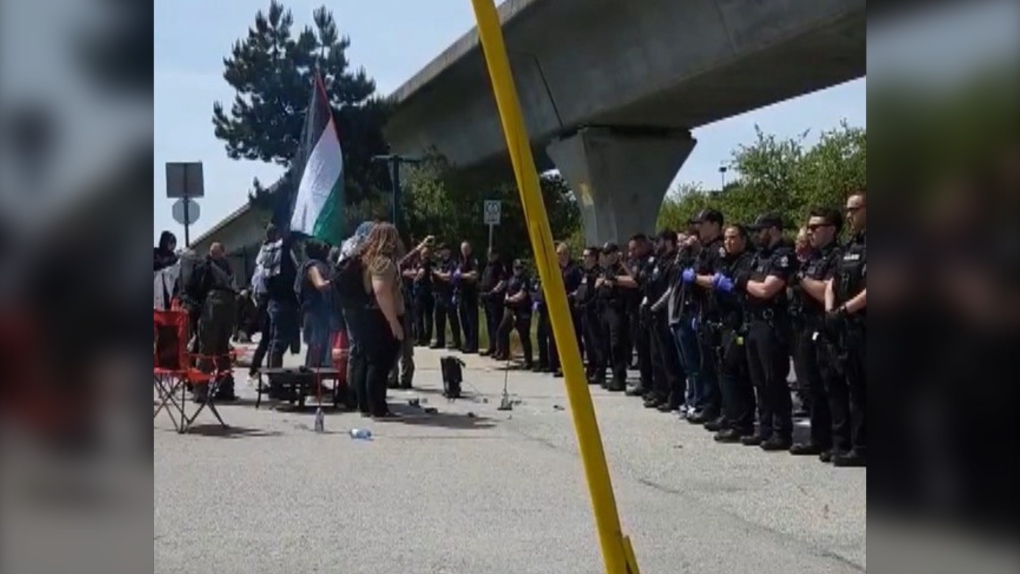 Pro-Palestinian protest in Vancouver: 13 charged with mischief [Video]