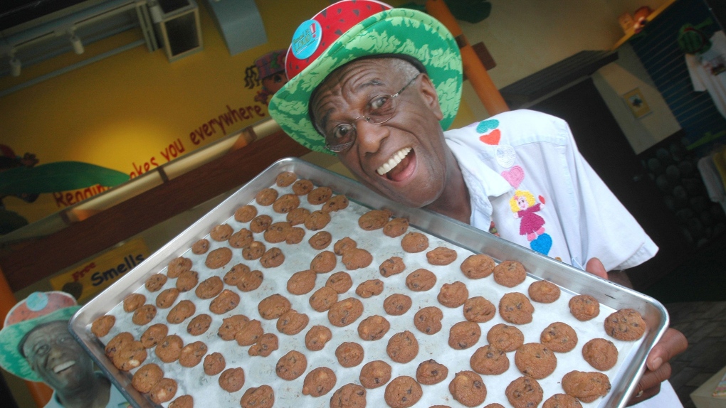 Famous Amos cookies founder dies at 88 [Video]