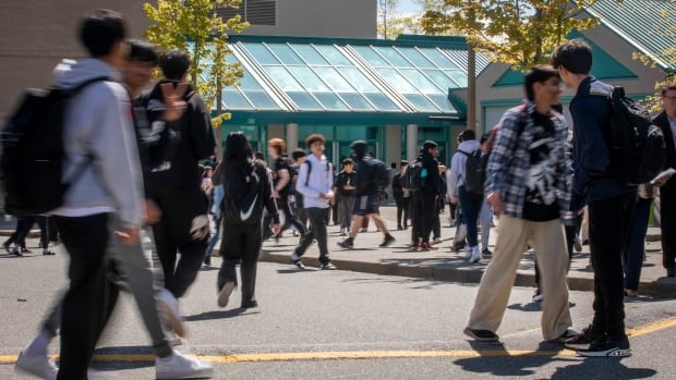 Province announces 800 new seats for Surrey high school [Video]