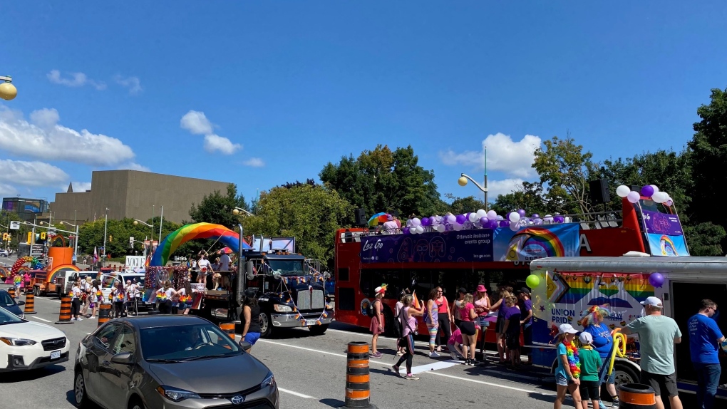 Capital Pride controversy: CHEO, Ottawa Hospital withdraw from parade [Video]