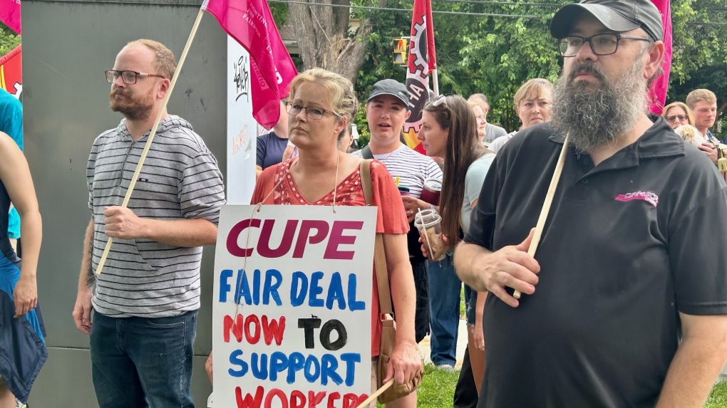 Support workers at Western University rally for fairer pay amid looming strike action [Video]