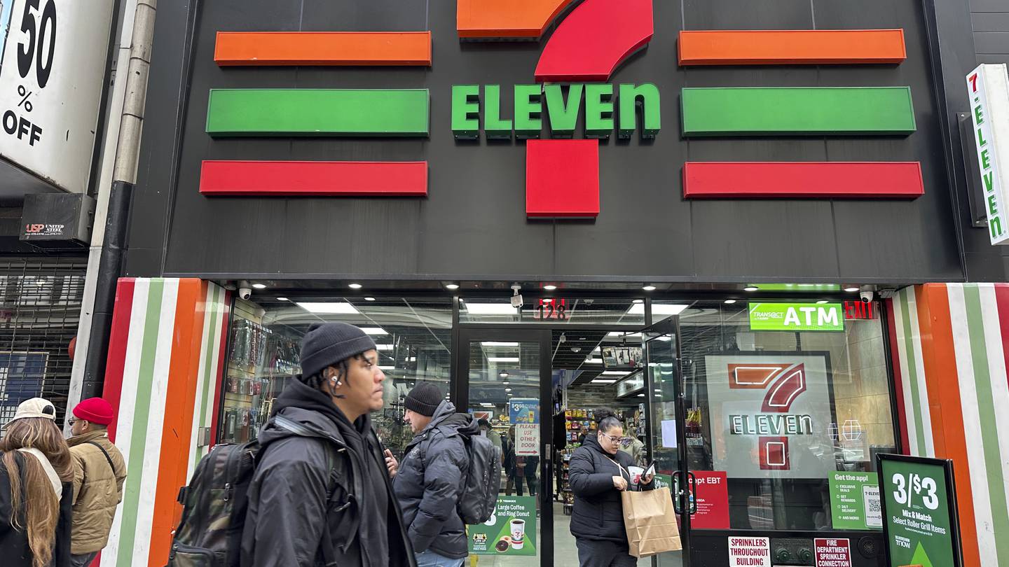 Owner of the 7-Eleven convenience store chain gets takeover bid from Canadas Couche-Tard  Boston 25 News [Video]