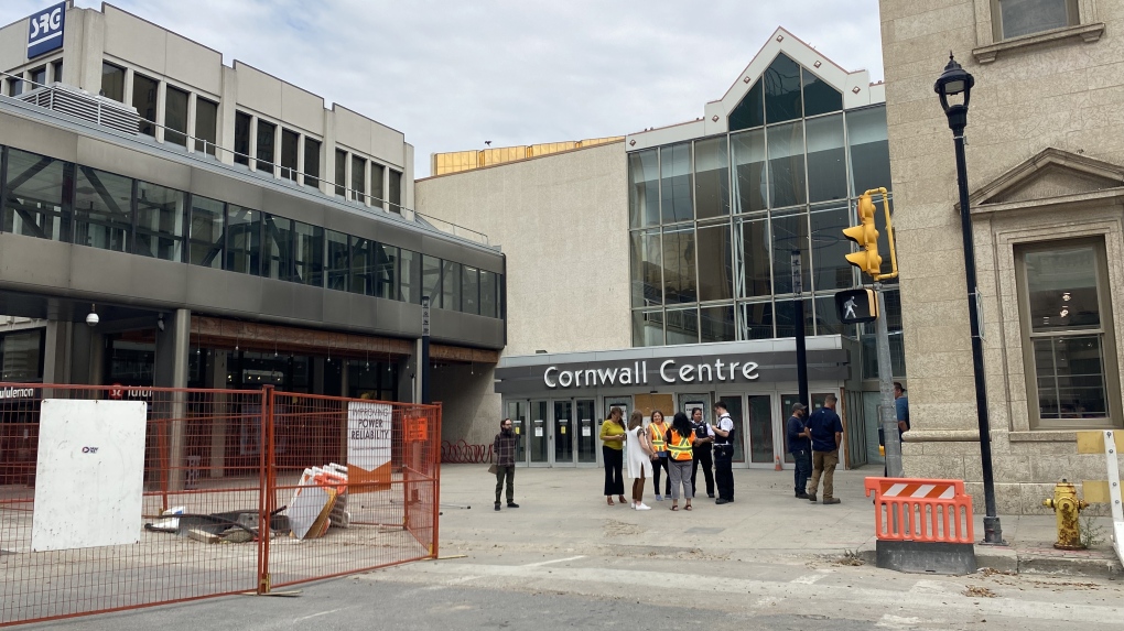 Cornwall Centre evacuated due to fire alarm [Video]