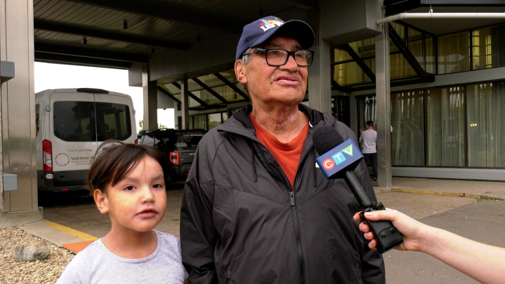 Sask. wildfire evacuees come together in uncertain times [Video]