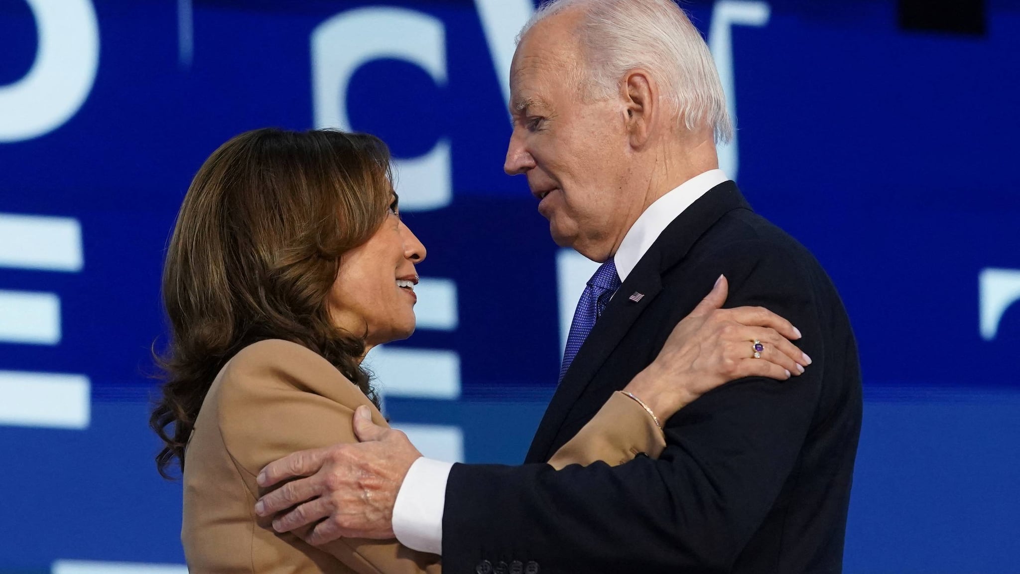 Video: Biden praises Kamala Harris in farewell speech at DNC [Video]