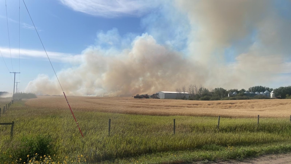 Saskatoon firefighters battle grass fire south of city [Video]