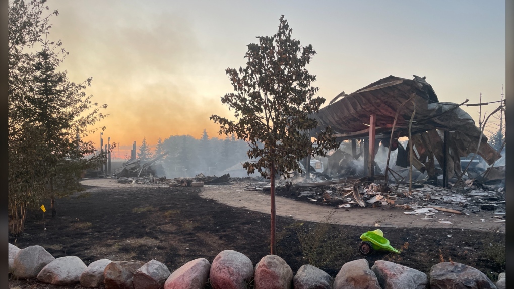 Saskatoon grass fire spread to adjacent homes [Video]