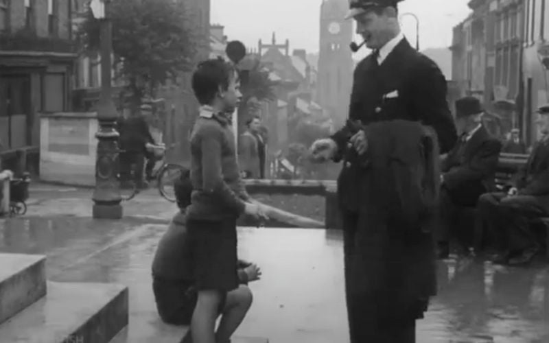 Derry boy singing for a Canadian soldier in 1945 [Video]