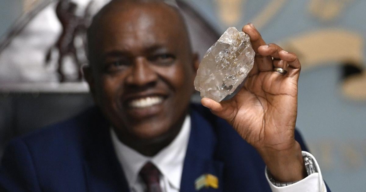 The biggest diamond in over a century is found in Botswana  a whopping 2,492 carats [Video]