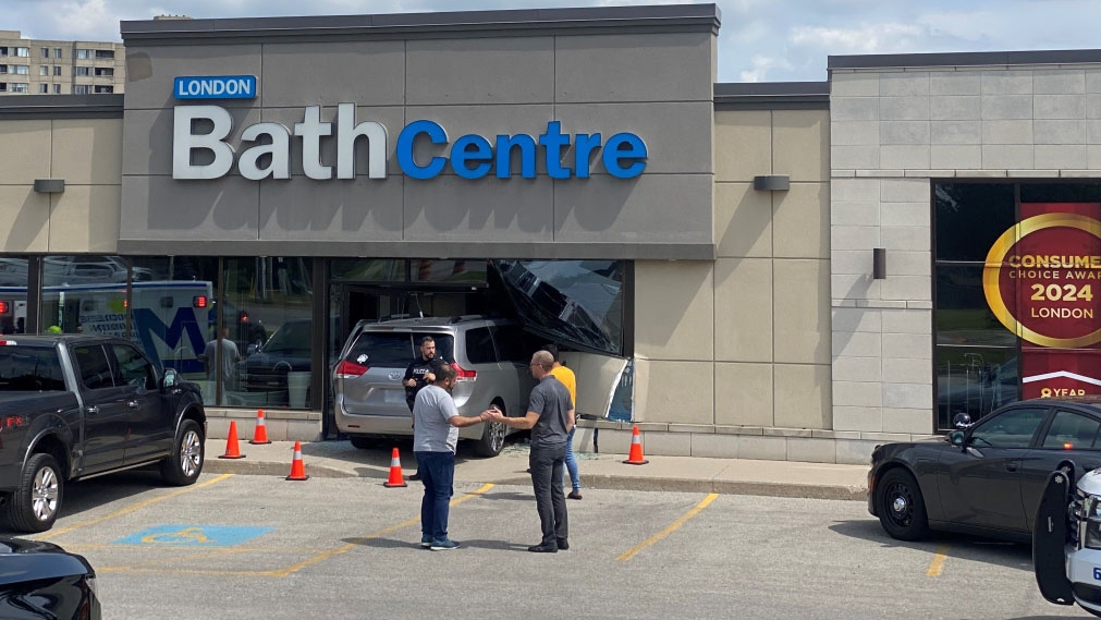 Car into building in south London [Video]