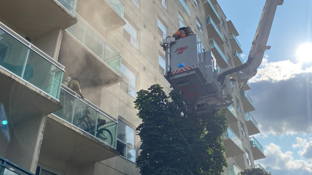 Residents evacuated via aerial truck after London apartment fire [Video]