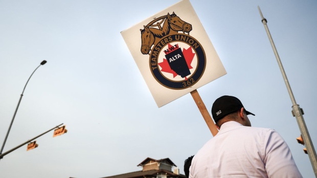 Canada railway dispute: labour board orders workers back on job [Video]