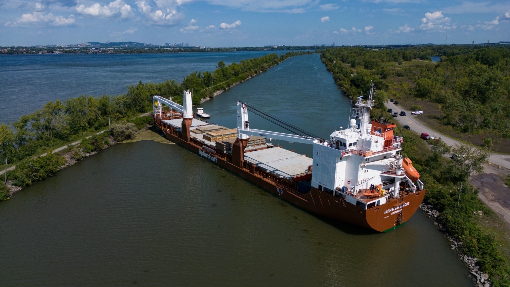 Tugboats free grounded cargo ship blocking traffic in St. Lawrence Seaway [Video]