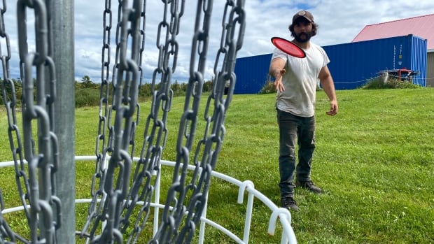 Affordable, social and outdoorsy: Why disc golf is thriving on P.E.I. [Video]