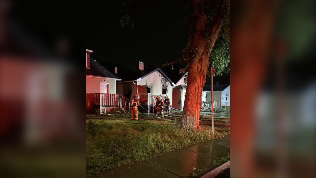 Regina Fire: Firefighters tackle house fire on Robinson Street [Video]