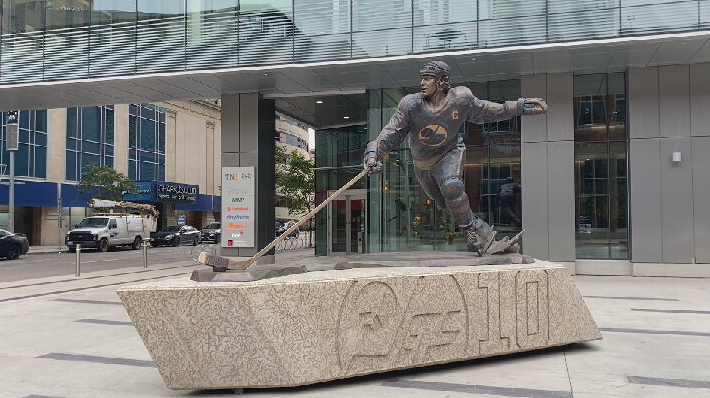 Statue of Dale Hawerchuk vandalized [Video]