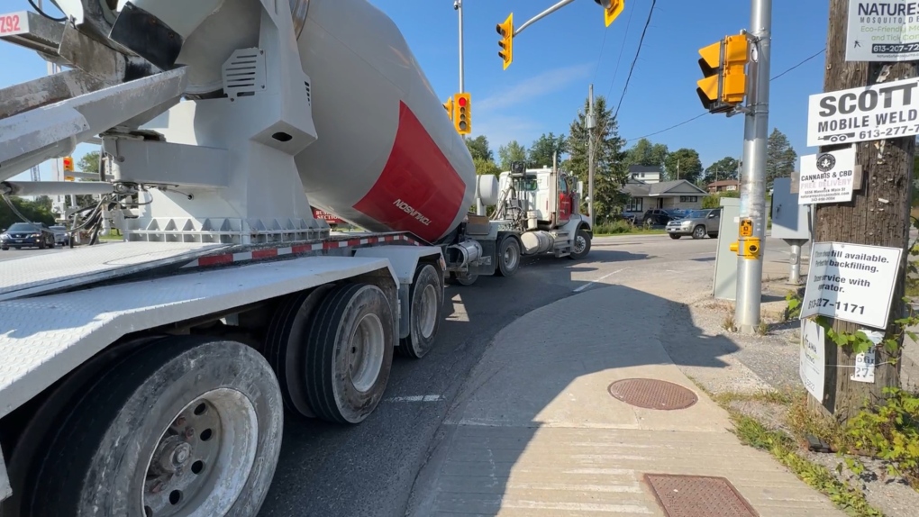 Residents of Manotick want city to reroute trucks [Video]