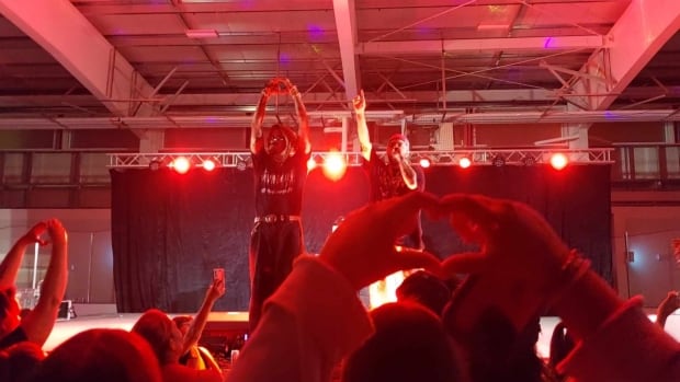 Protest concert in Carmacks, Yukon, calls for a ban on heap leaching [Video]