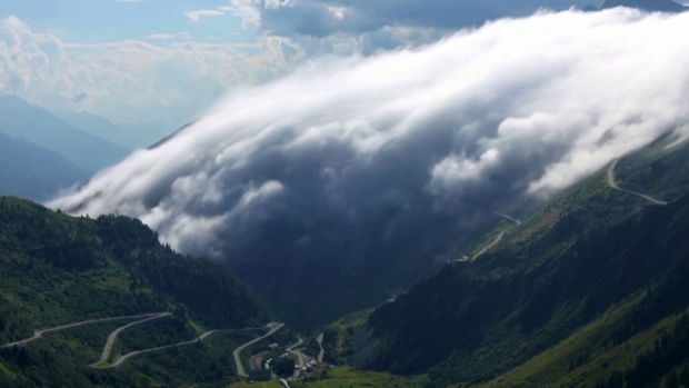 Clouds seen descending on Swiss Alps in stunning weather event [Video]