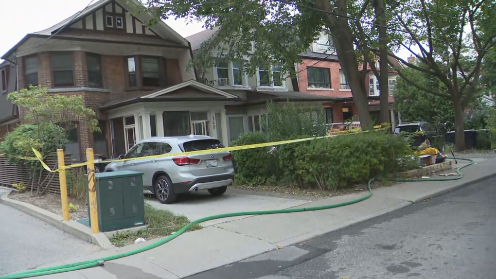 Dufferin Grove house fire leaves woman dead, 4 injured [Video]