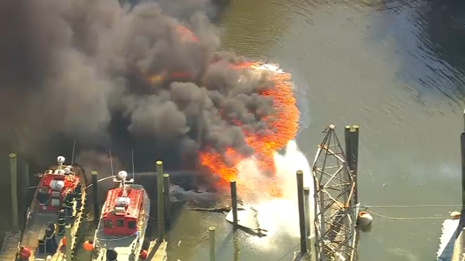 Old Bridge boat fire: 2 people injured at Raritan Marina in NJ [Video]