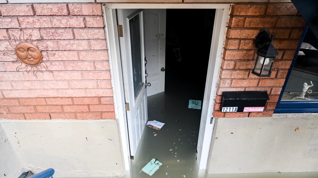 Montreal flood victims preparing to wait months for contractors [Video]