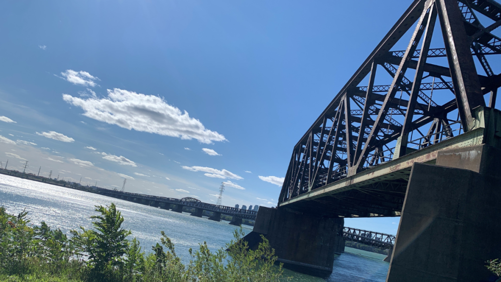 Montreal-bound span of Victoria Bridge closed for inspection [Video]