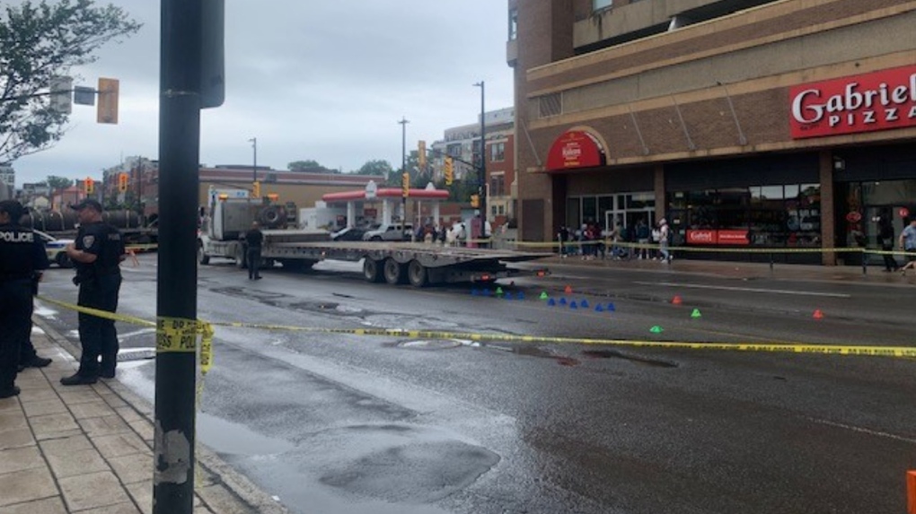 Rideau Street: Pedestrian struck by a transport truck in Ottawa’s Lowertown neighbourhood [Video]